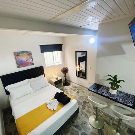 Vip Apartasuites Rosales Medellín Exterior foto